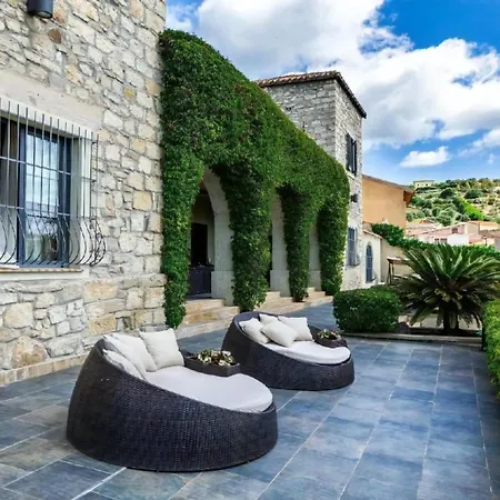 Holiday home In Mit Whirlpool Gesturi