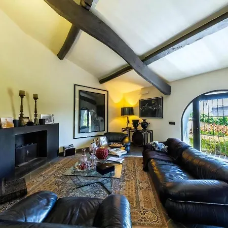 Holiday home In Mit Whirlpool Gesturi